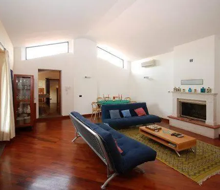 Sleeps 11 *