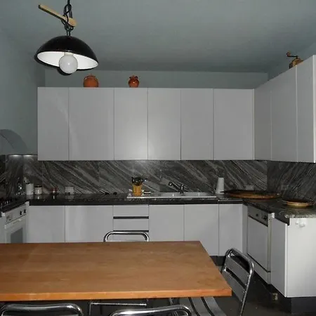 Sleeps 11 *